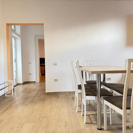 Cozy Big In Center Of Διαμέρισμα *