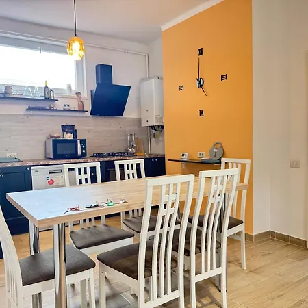 Cozy Big In Center Of Brașov