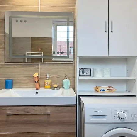 Cozy Big In Center Of *