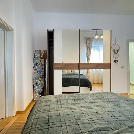 Cozy Big In Center Of *