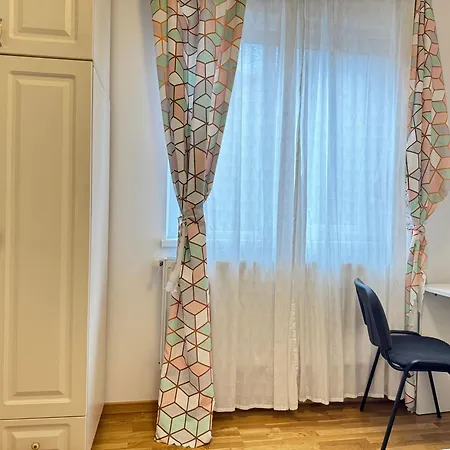 Cozy Big In Center Of Brașov