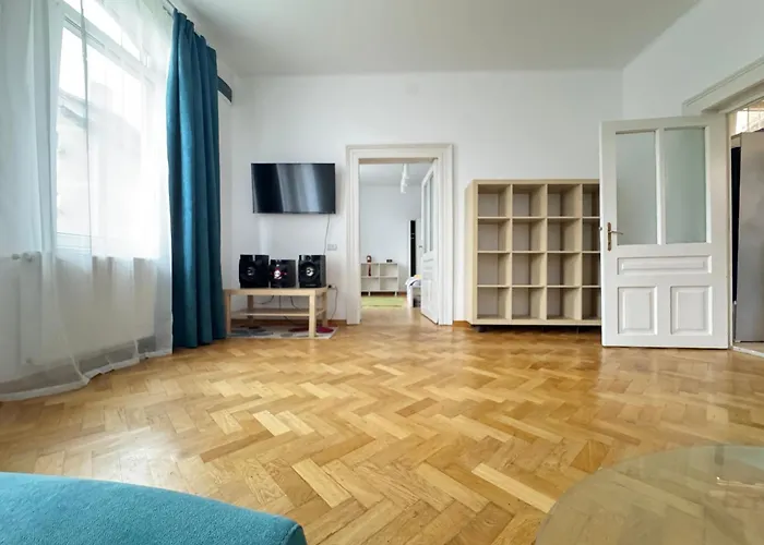 Cozy Big In Center Of Μπρασόβ