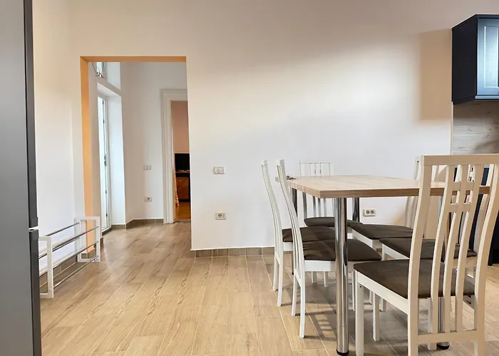 Cozy Big In Center Of Apartment *