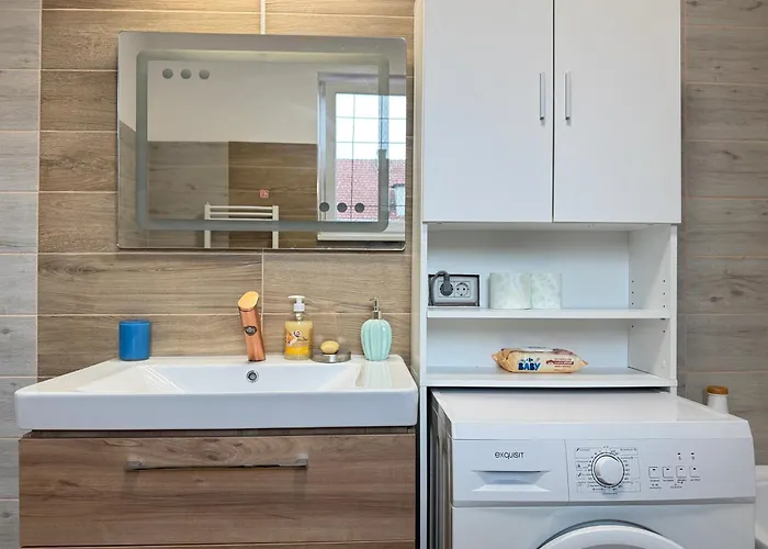 Cozy Big In Center Of *