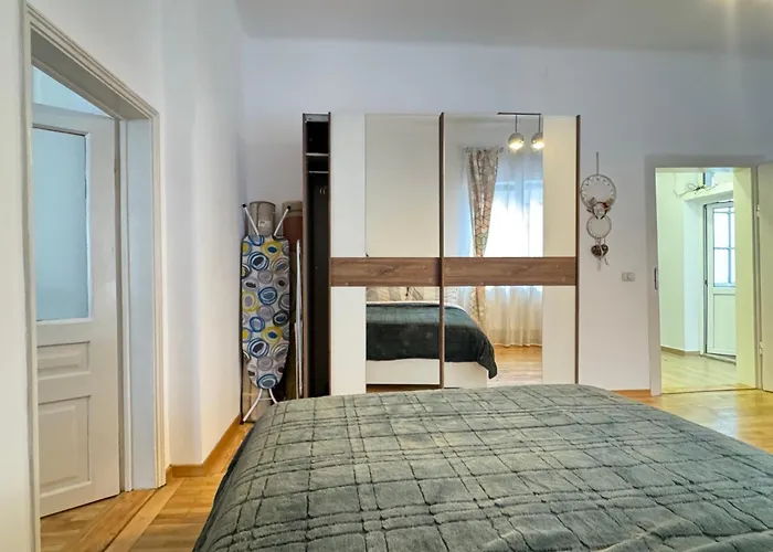 Cozy Big In Center Of *