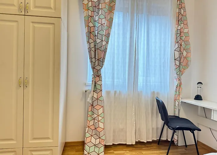 Cozy Big In Center Of Brasov