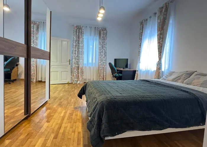 Cozy Big In Center Of Μπρασόβ