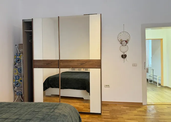 Cozy Big In Center Of Apartment